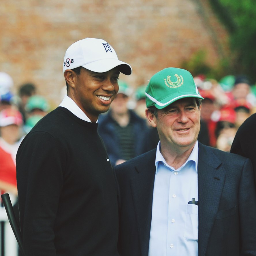 Tình bạn tuyệt vời giữa doanh nhân JP McManus với Tiger Woods