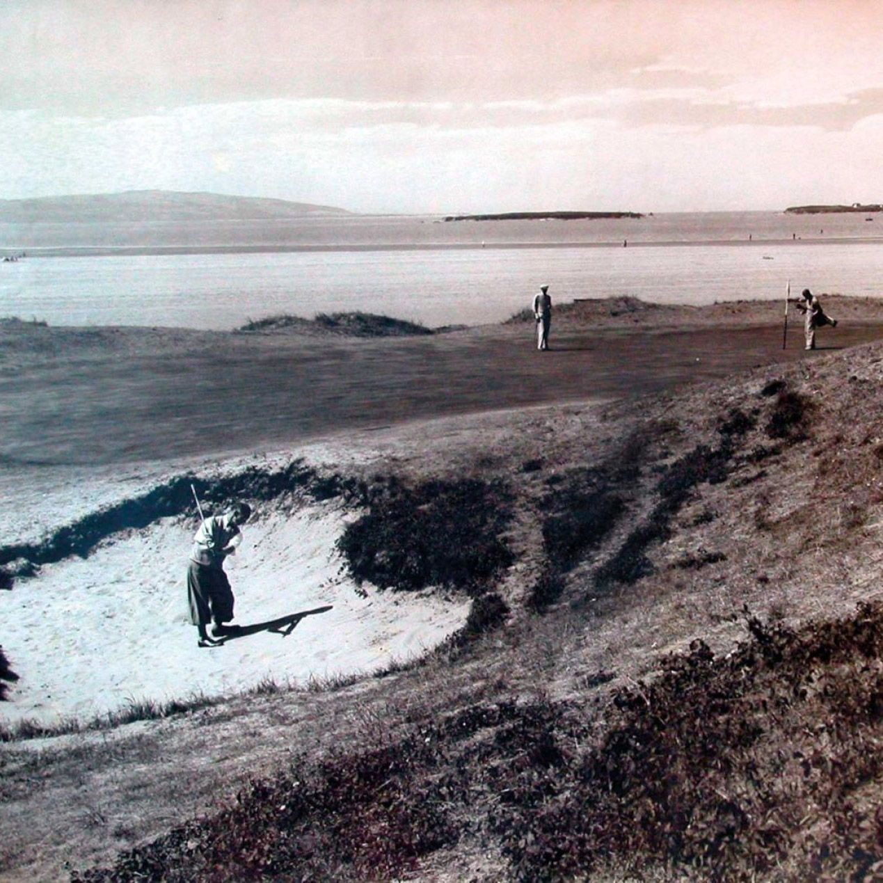 Sân golf Open kích nổ quả đạn pháo từ Thế chiến II