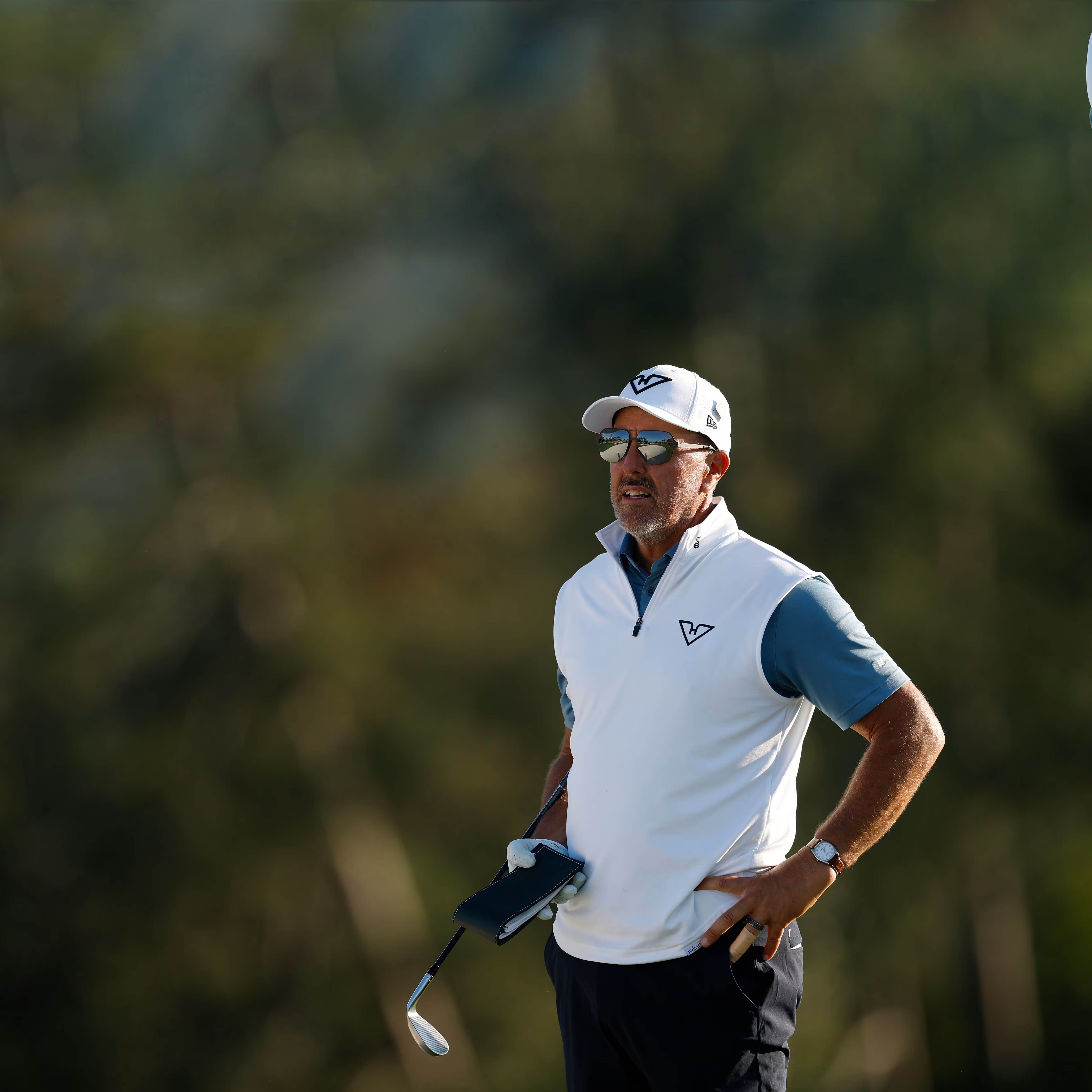 Lý do Phil Mickelson không thể trở lại PGA Tour