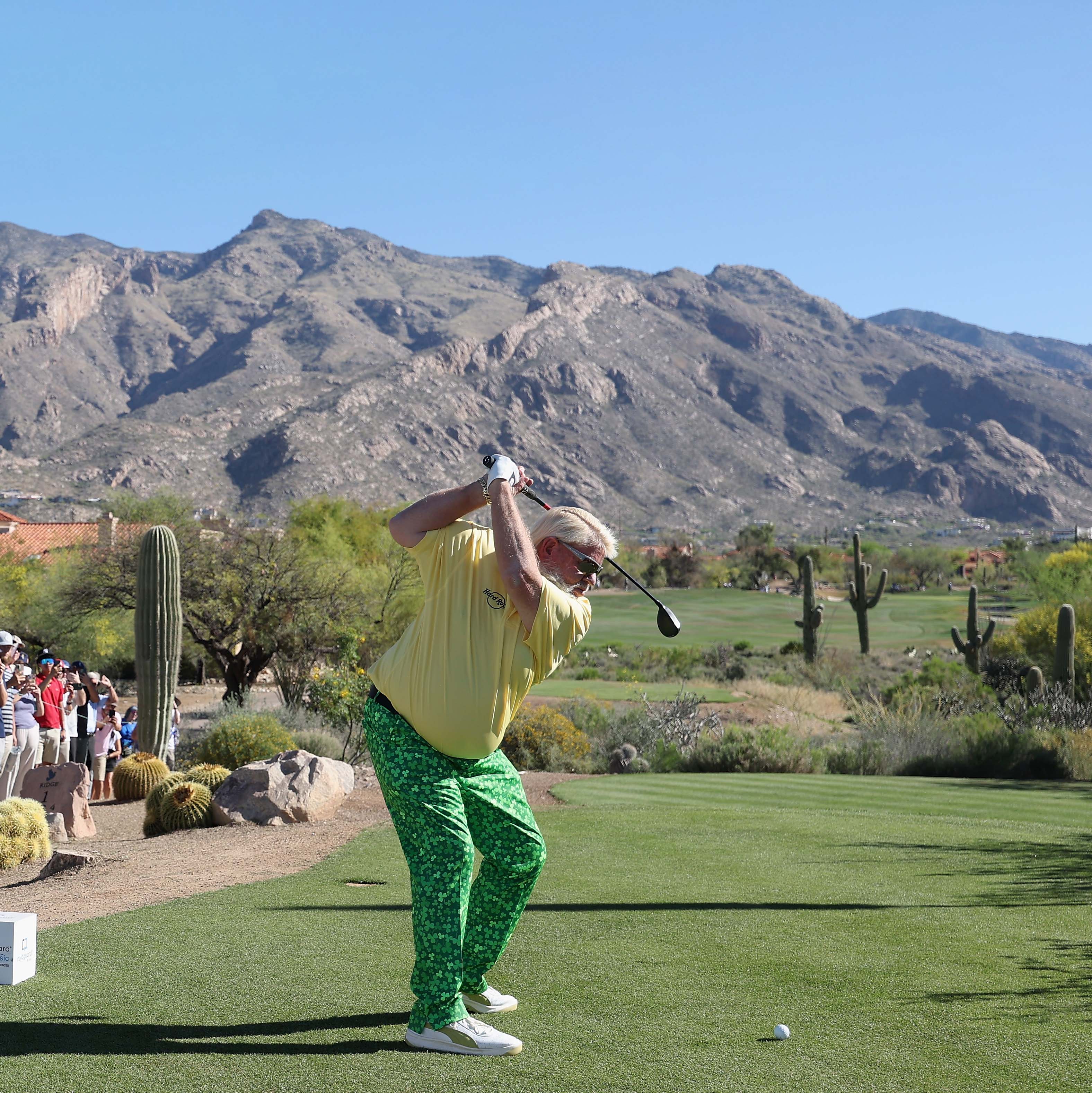 Khoảnh khắc kinh hoàng: Tay golf biến mất trong sa mạc