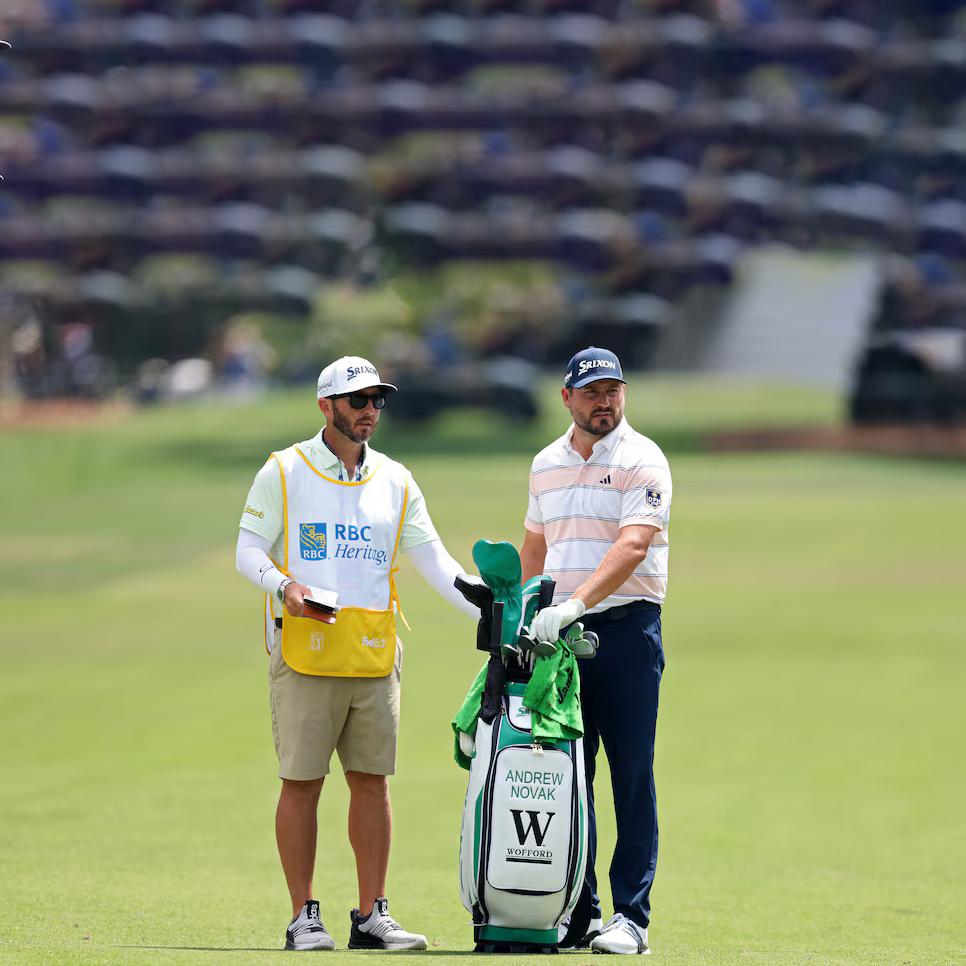 Đánh trượt fairway 80 mét, Andrew Novak vẫn ghi điểm nhờ sự hài hước