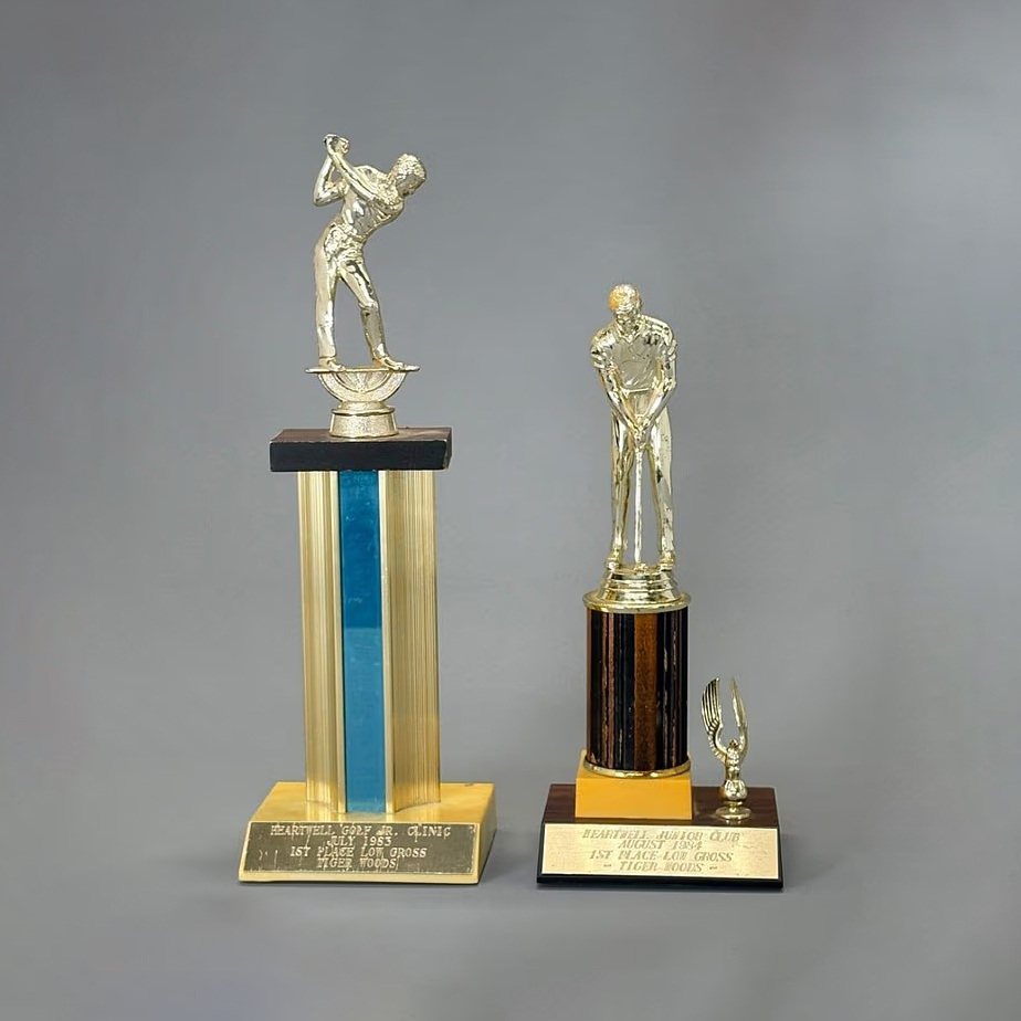 Kỷ vật thần đồng của Tiger Woods thu về hơn 50.000 USD