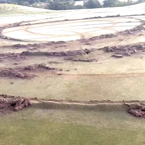 Thiếu niên phá hỏng green chỉ vì... 'chán'