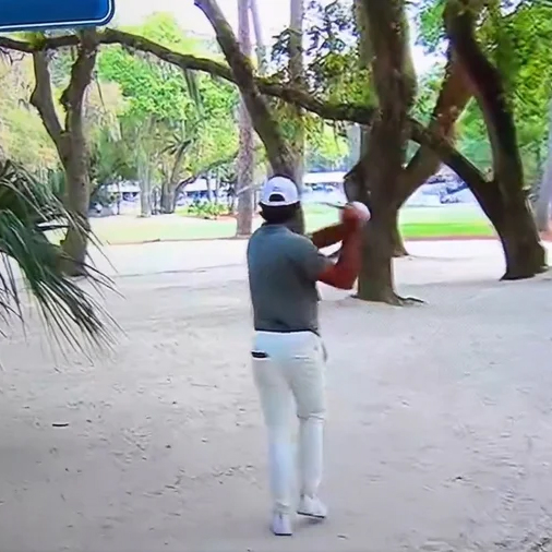 Sau Garcia đến lượt Max Homa mất bình tĩnh trên sân golf