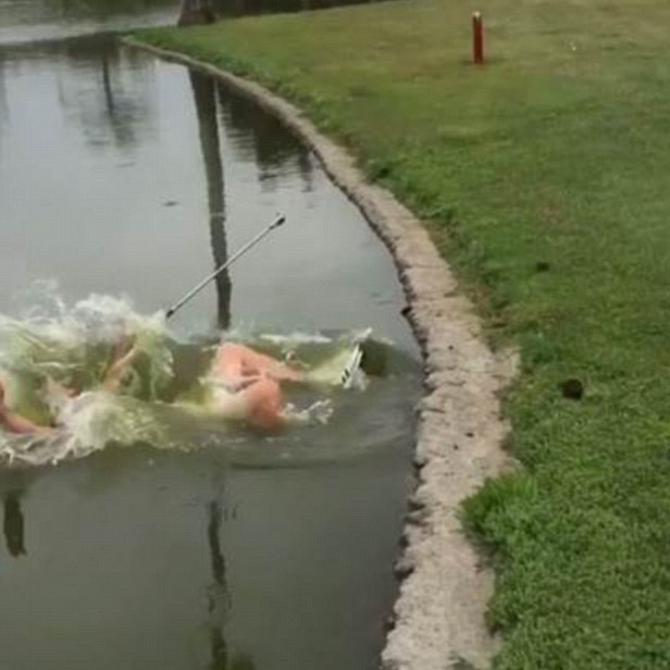 Tranh cãi tốc độ chơi golf biến thành ẩu đả