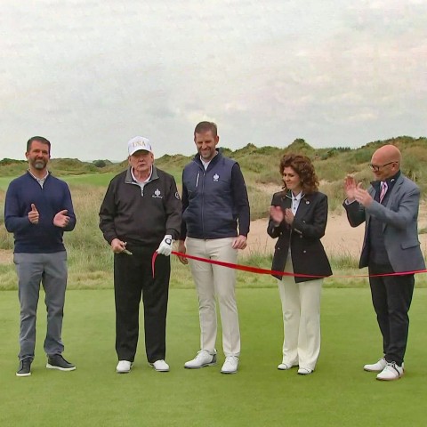 Trump khai trương sân golf mới tại Scotland