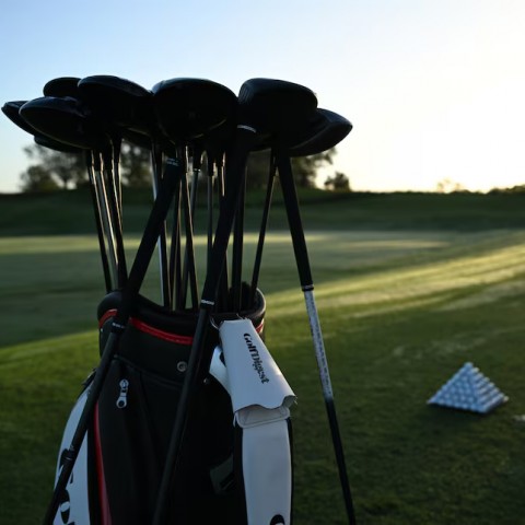 Hé lộ quy trình đánh giá thiết bị golf thường niên