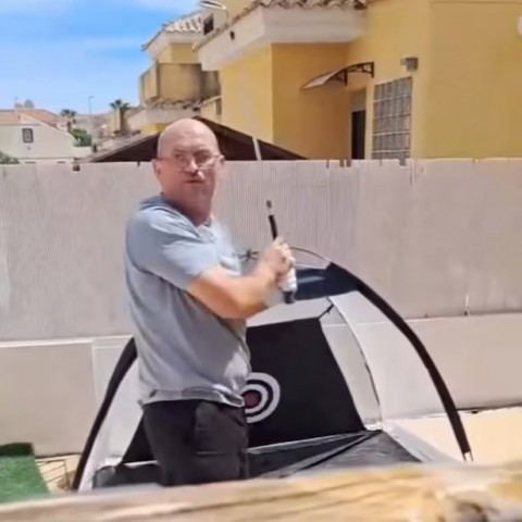 Cái kết đắng lòng của golfer cây nhà lá vườn