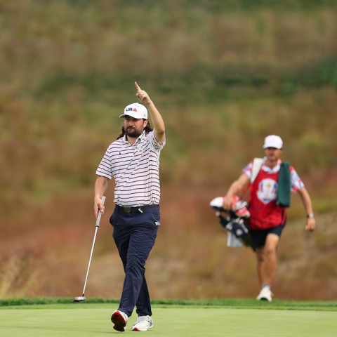 Từ sân khấu âm nhạc đến sân golf từ thiện vì sức khỏe tâm thần của Noah Kahan