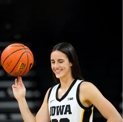 Caitlin Clark: Khi một siêu sao bóng rổ trở thành chất xúc tác mới của golf nữ