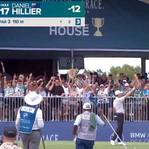 Tay golf New Zealand gây bão mạng xã hội nhờ màn 'song ca' với khán giả giữa vòng đấu