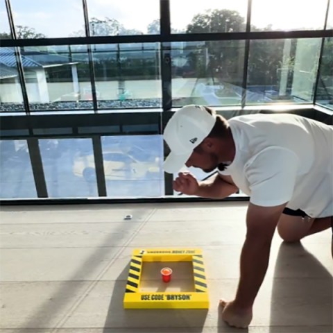 Golfer Bryson DeChambeau ám ảnh chỉ vì 1 cái cốc nhựa