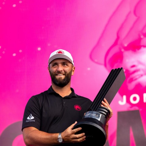 Chiến thắng bất ngờ của Blades Brown, giải thưởng khó hiểu của Jon Rahm và những câu chuyện golf tuần này