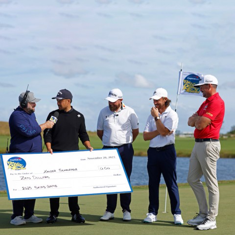 Thế giới golf những ngày cuối năm: Chuyện giải Skins, chuyện tình và chuyện... bị hack Twitter