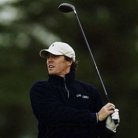 Hugh Grant vượt qua bộn bề cuộc sống cùng Golf