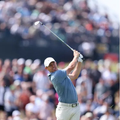 Rory McIlroy đã mua gì từ tháng lương đầu tiên khi trở thành golfer chuyên nghiệp?