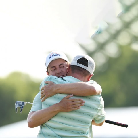 Khoảnh khắc hài hước của bố con nhà Fitzpatrick tại Zurich Classic