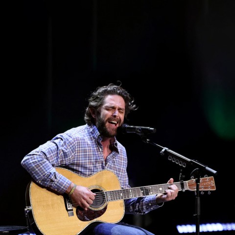 Người con Georgia Thomas Rhett hát bản tình ca cho giải Masters