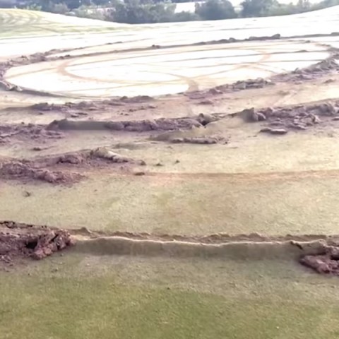 Thiếu niên phá hỏng green chỉ vì... 'chán'