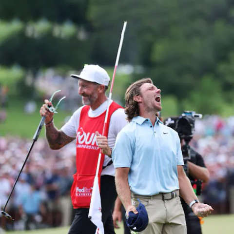 Tóm tắt golf tuần qua: Fleetwood thăng hoa, Cantlay gây tranh cãi, Bryson 'trốn' Brooks