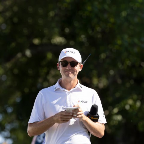 Smylie Kaufman - con sâu rượu trong mắt huyền thoại Hockey T.J. Oshie