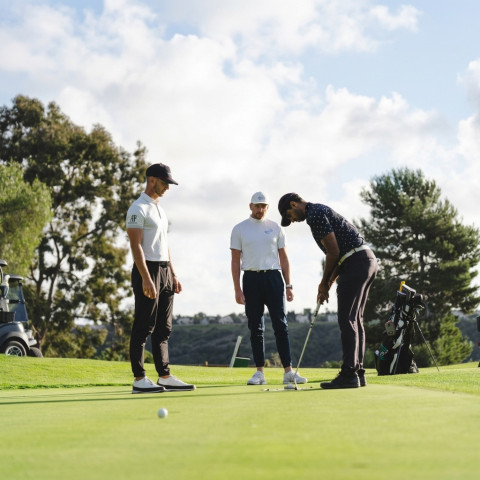 Nhà vô địch PGA tập gạt bóng trên sân tại U.S. Open 2026