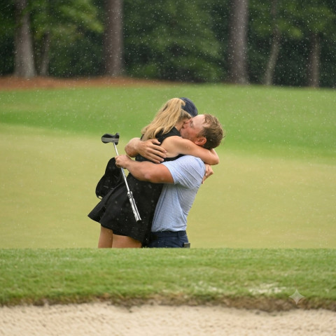 Brad Dalke quyết định buông gậy golf để giữ tay vợ