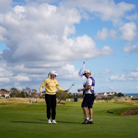 Trò đùa trúng số khiến caddie suýt bỏ việc và lời đáp trả của Charley Hull