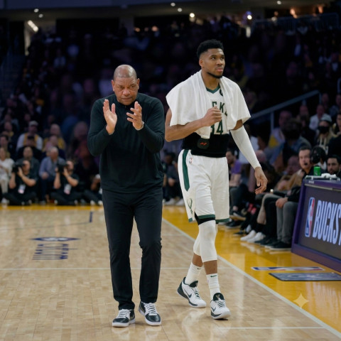 Khi chiếc máy tập golf làm rạn nứt cả đội bóng Milwaukee Bucks