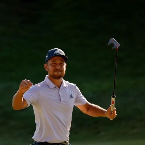 Xander Schauffele đền bù fan bị trúng bóng bằng 100 USD và lời mời ăn tối 