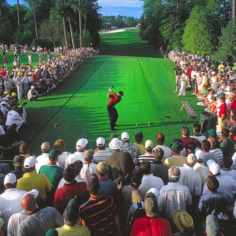 Gặp gỡ nhiếp ảnh gia đằng sau bức ảnh huyền thoại của Tiger Woods tại Masters