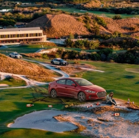 Người phụ nữ Florida bị bắt sau khi cày nát sân golf vì nốc 21 chai rượu whiskey